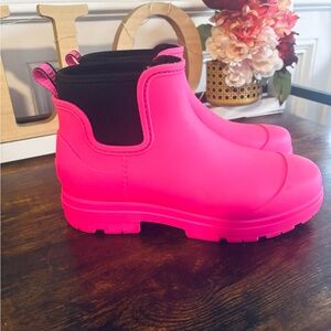 UGG Neon Pink Ankle Boots NEW 💕